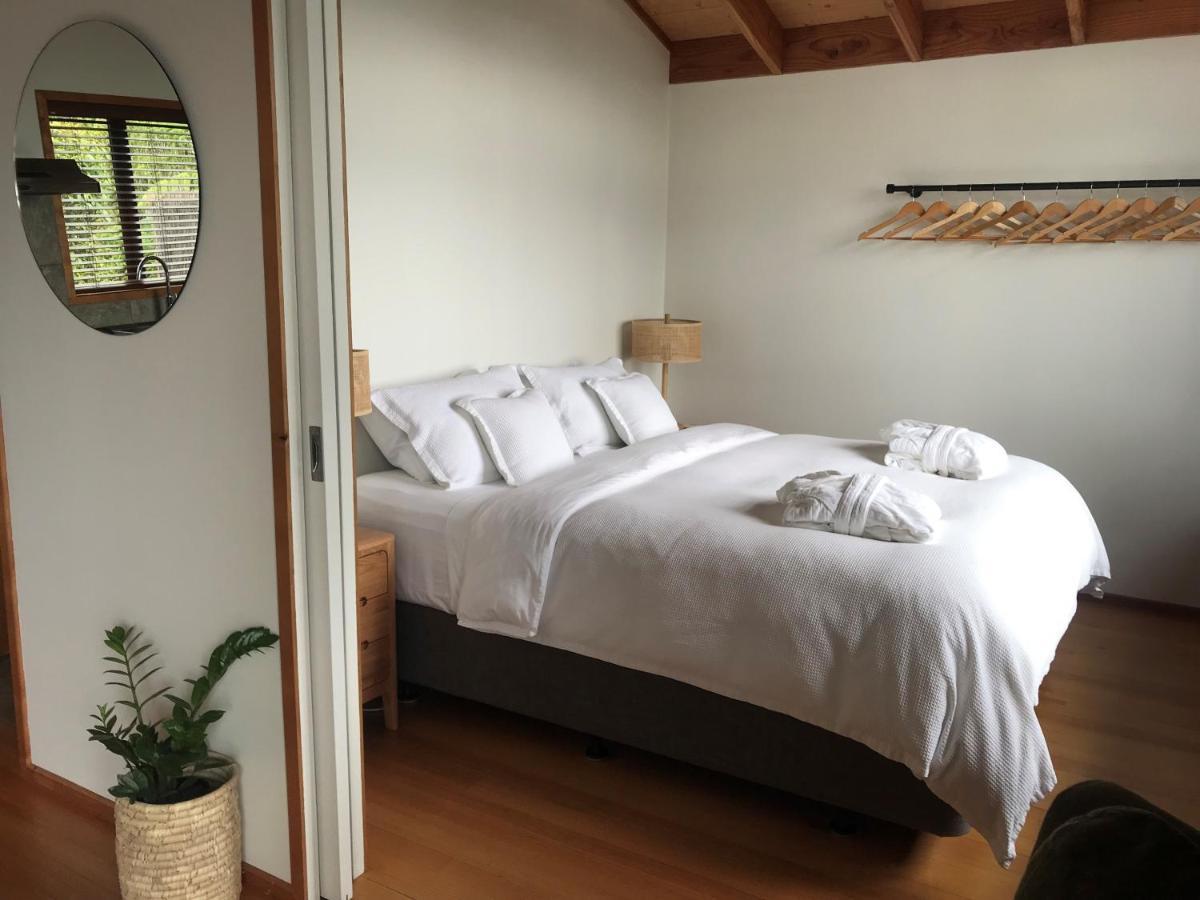 Adrift In Golden Bay- Absolute Beachfront Villas (Adults Only) Collingwood Bagian luar foto