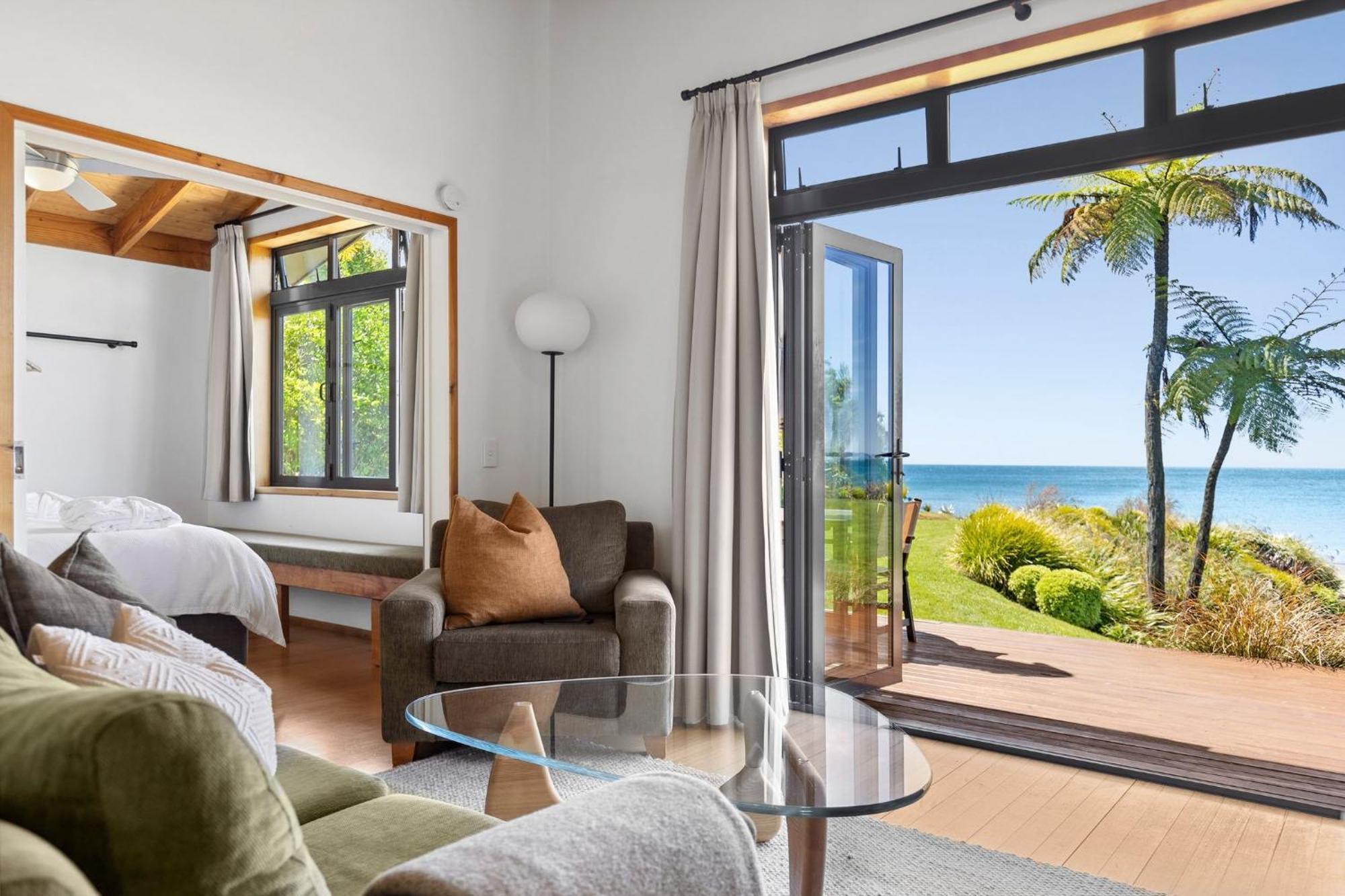 Adrift In Golden Bay- Absolute Beachfront Villas (Adults Only) Collingwood Bagian luar foto