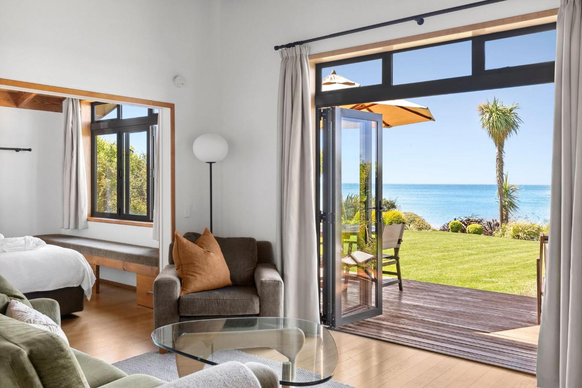 Adrift In Golden Bay- Absolute Beachfront Villas (Adults Only) Collingwood Bagian luar foto